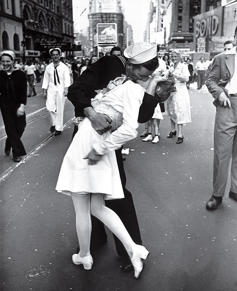  Albert Eisenstaedt VJ Days in Times Square